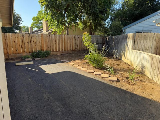 4619 N Emerson Avenue, Fresno, CA 93722
