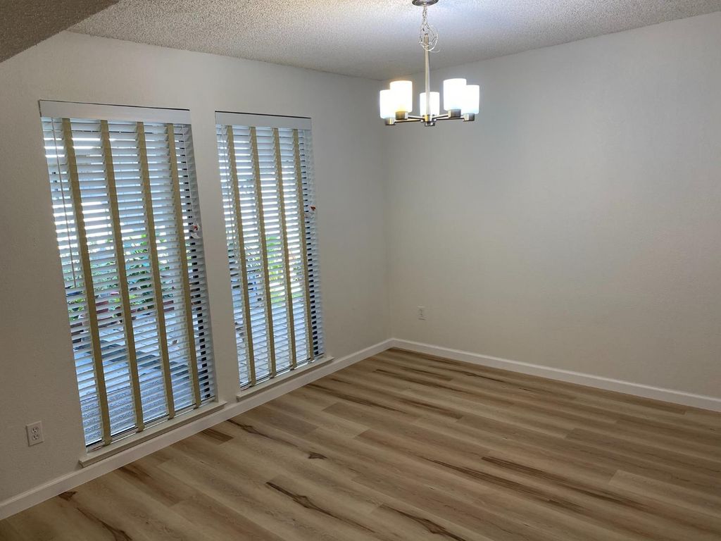 Image 15 of property listing at 4619 N Emerson Avenue, Fresno, CA 93722