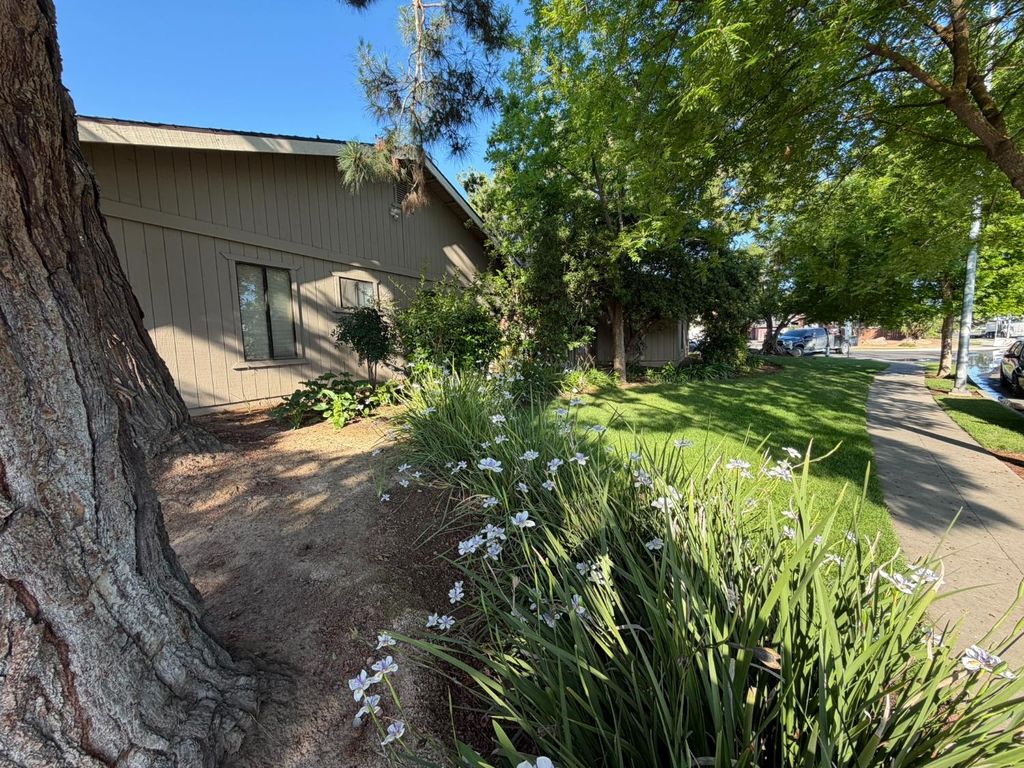 Image 2 of property listing at 4619 N Emerson Avenue, Fresno, CA 93722