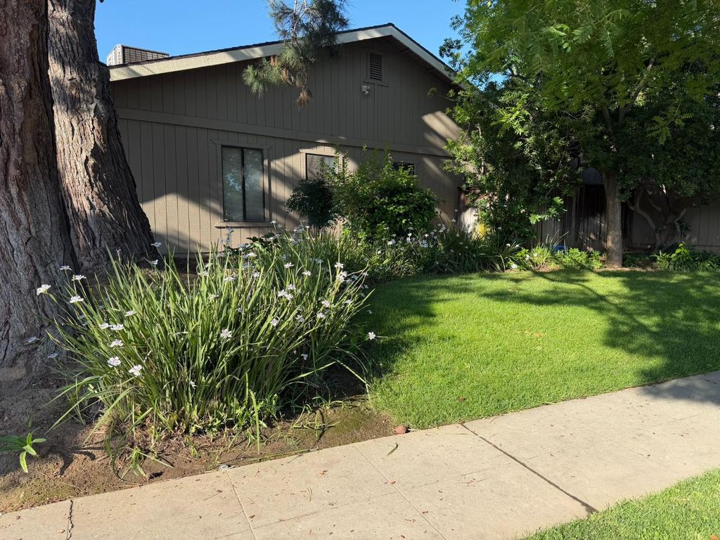 Image 3 of property listing at 4619 N Emerson Avenue, Fresno, CA 93722