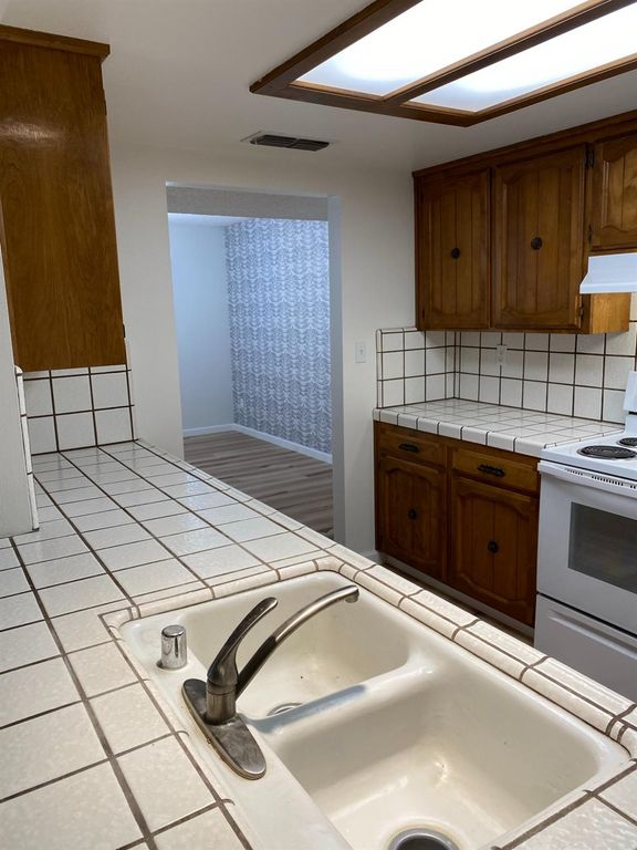 Image 36 of property listing at 4619 N Emerson Avenue, Fresno, CA 93722