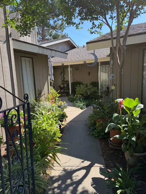 Image 6 of property listing at 4619 N Emerson Avenue, Fresno, CA 93722