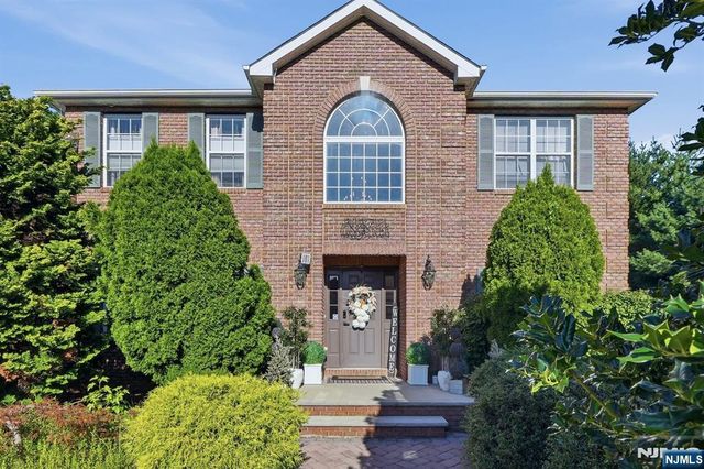 2 Butternut Lane, Monroe, NJ 08831