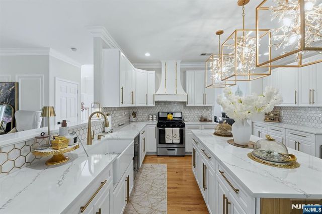 2 Butternut Lane, Monroe, NJ 08831