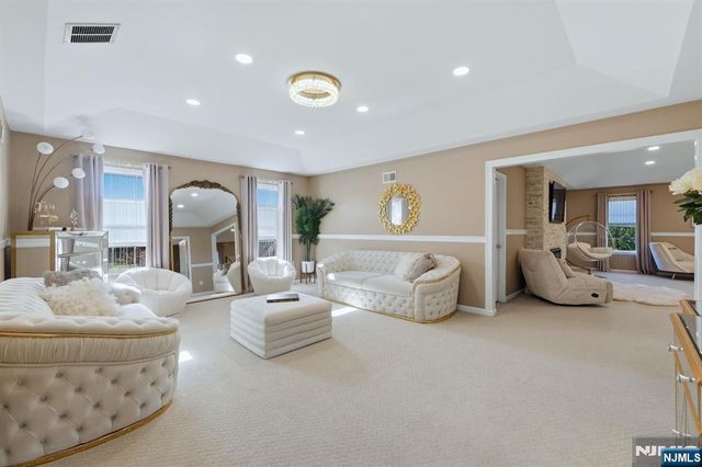 2 Butternut Lane, Monroe, NJ 08831