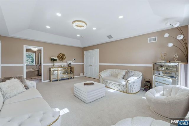 2 Butternut Lane, Monroe, NJ 08831