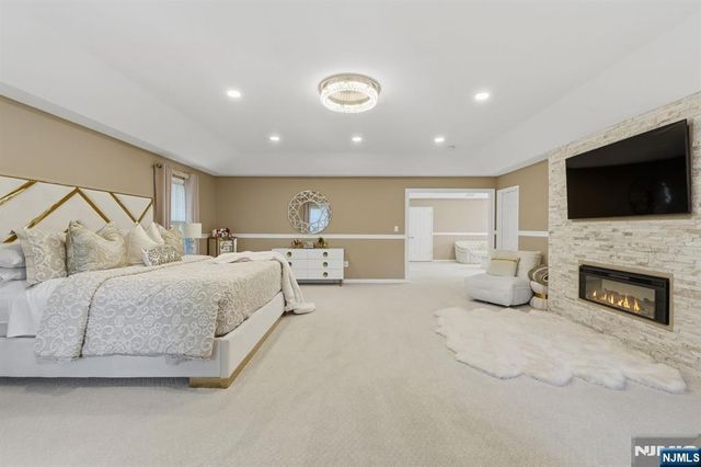 2 Butternut Lane, Monroe, NJ 08831