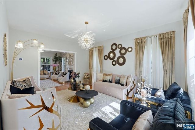 2 Butternut Lane, Monroe, NJ 08831