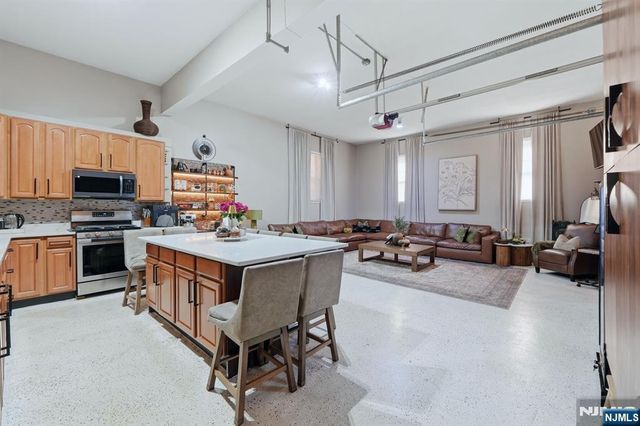2 Butternut Lane, Monroe, NJ 08831