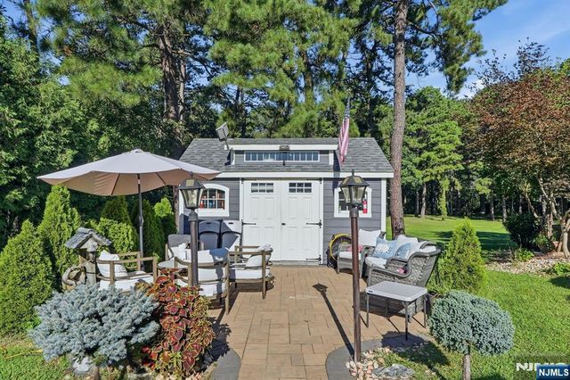 2 Butternut Lane, Monroe, NJ 08831