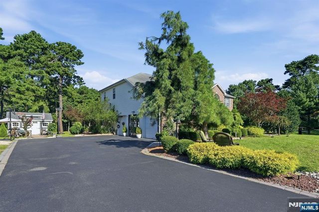 2 Butternut Lane, Monroe, NJ 08831