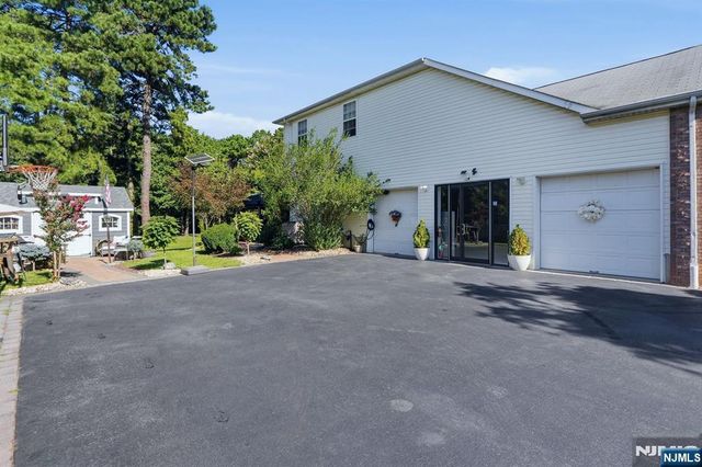 2 Butternut Lane, Monroe, NJ 08831