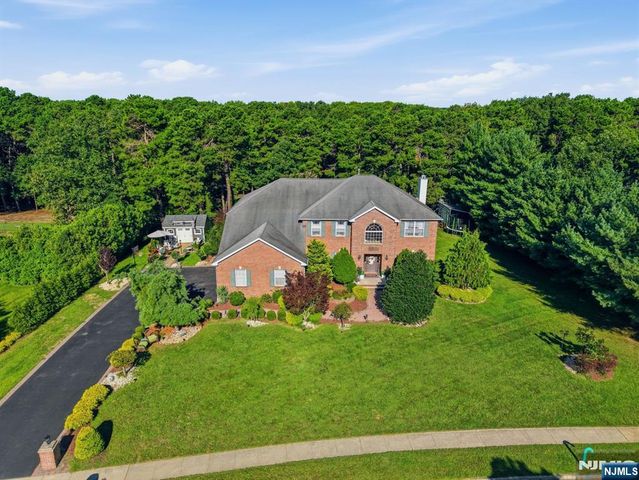 2 Butternut Lane, Monroe, NJ 08831