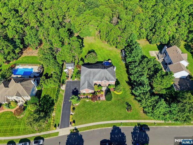 2 Butternut Lane, Monroe, NJ 08831