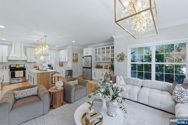 2 Butternut Lane, Monroe, NJ 08831
