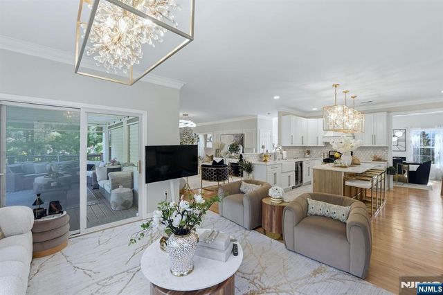 2 Butternut Lane, Monroe, NJ 08831