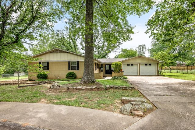 2917 Mayberry Lane, Fayetteville, AR 72703