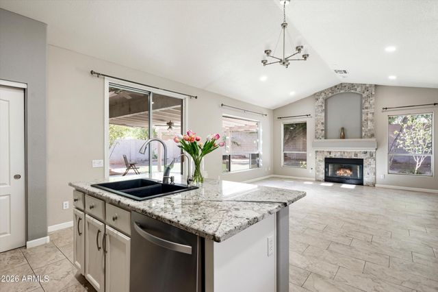 722 W KELTON Lane, Phoenix, AZ 85023