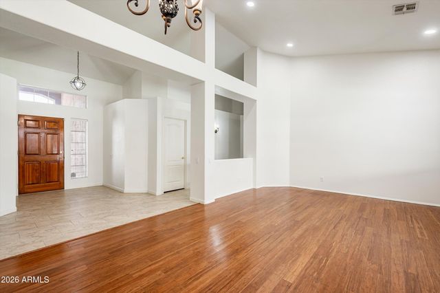 722 W KELTON Lane, Phoenix, AZ 85023