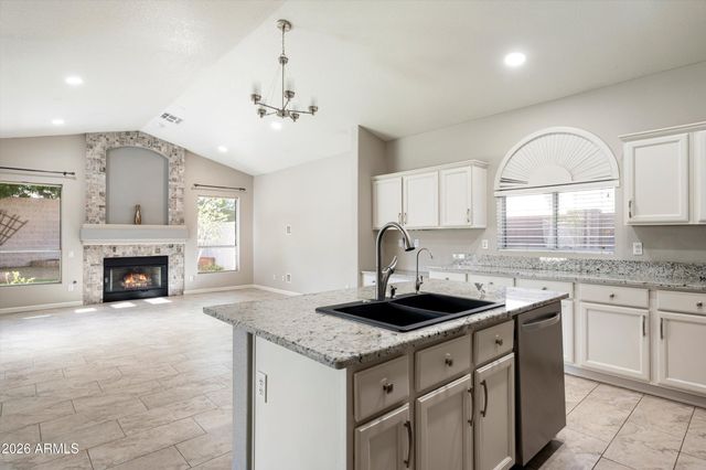 722 W KELTON Lane, Phoenix, AZ 85023
