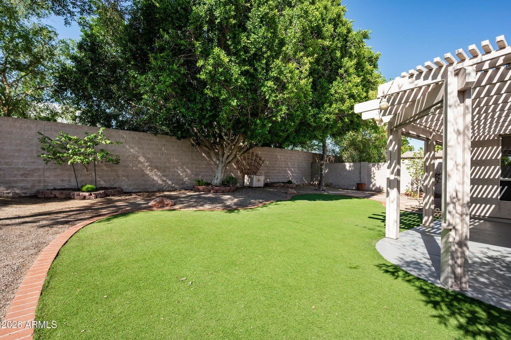 Image 43 of property listing at 722 W KELTON Lane, Phoenix, AZ 85023