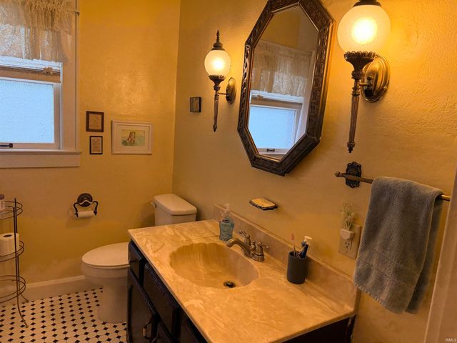 1725 S High Street, Muncie, IN 47302