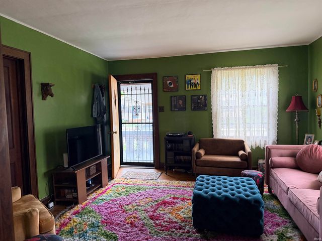 1725 S High Street, Muncie, IN 47302
