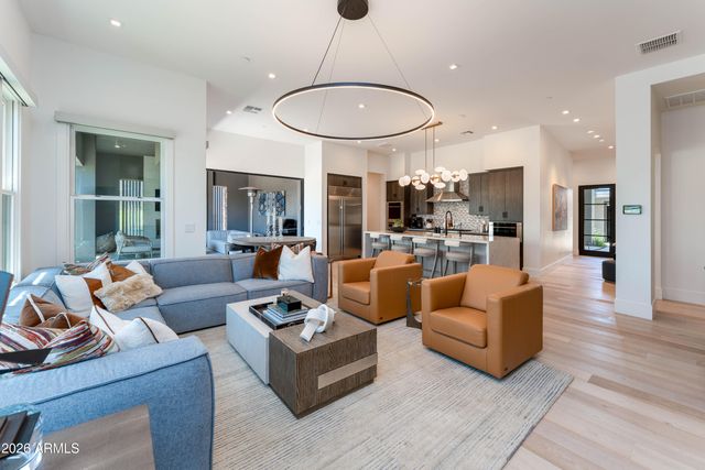 37200 N CAVE CREEK Road 1123, Scottsdale, AZ 85262