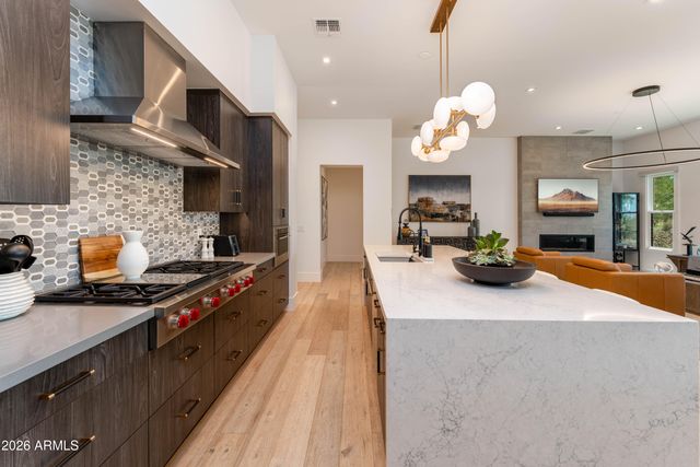 37200 N CAVE CREEK Road 1123, Scottsdale, AZ 85262