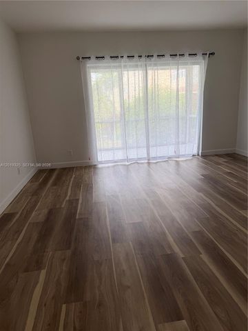 6701 Cypress Rd 109, Plantation, FL 33317