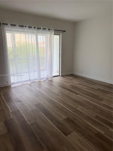 6701 Cypress Rd 109, Plantation, FL 33317