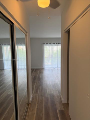 6701 Cypress Rd 109, Plantation, FL 33317