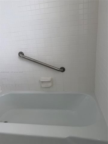 6701 Cypress Rd 109, Plantation, FL 33317