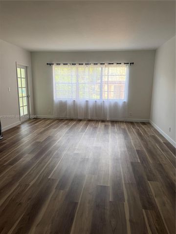 6701 Cypress Rd 109, Plantation, FL 33317