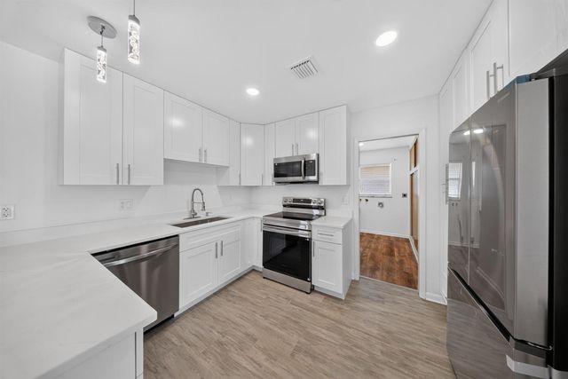 216 W Arbor Avenue, Port St. Lucie, FL 34952