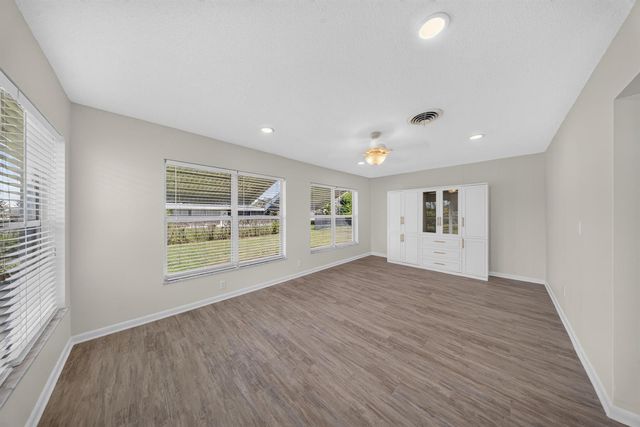 216 W Arbor Avenue, Port St. Lucie, FL 34952