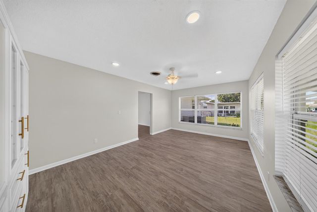 216 W Arbor Avenue, Port St. Lucie, FL 34952