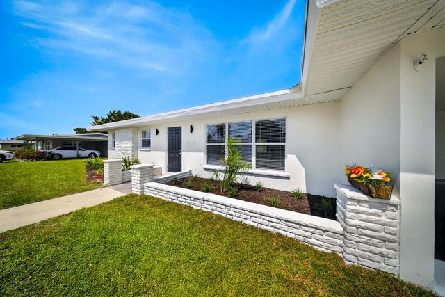 216 W Arbor Avenue, Port St. Lucie, FL 34952