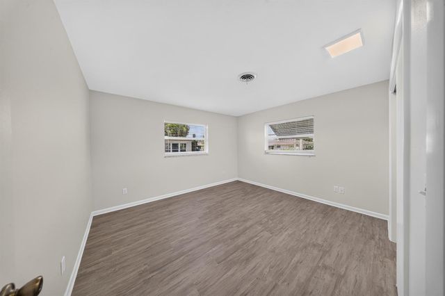 216 W Arbor Avenue, Port St. Lucie, FL 34952