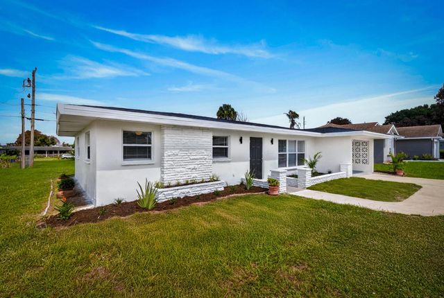 216 W Arbor Avenue, Port St. Lucie, FL 34952