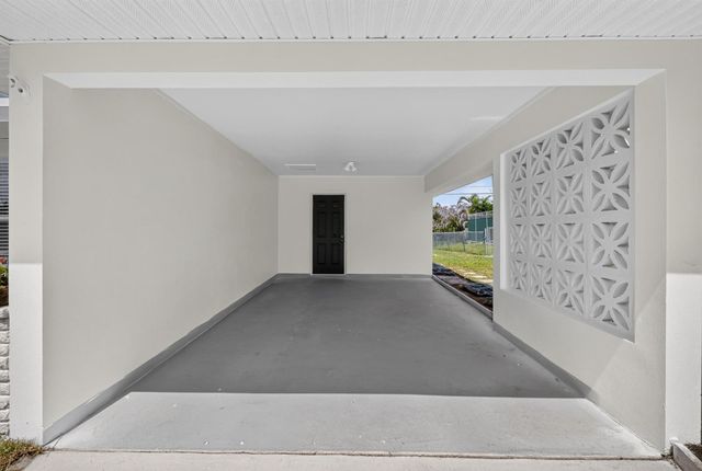 216 W Arbor Avenue, Port St. Lucie, FL 34952