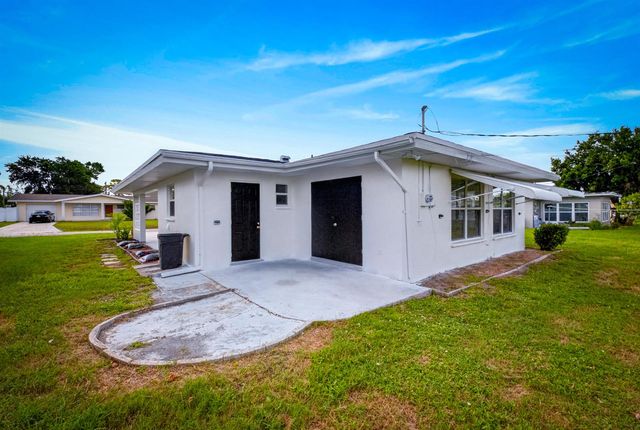 216 W Arbor Avenue, Port St. Lucie, FL 34952
