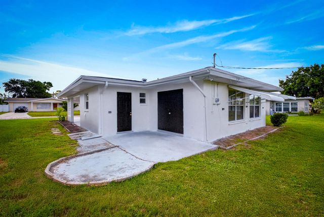 216 W Arbor Avenue, Port St. Lucie, FL 34952