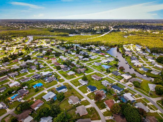 216 W Arbor Avenue, Port St. Lucie, FL 34952