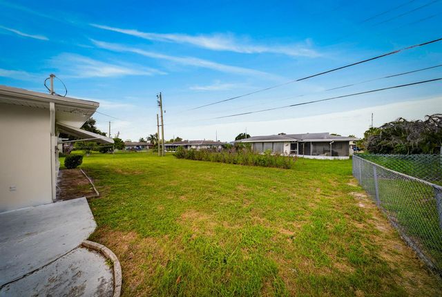 216 W Arbor Avenue, Port St. Lucie, FL 34952