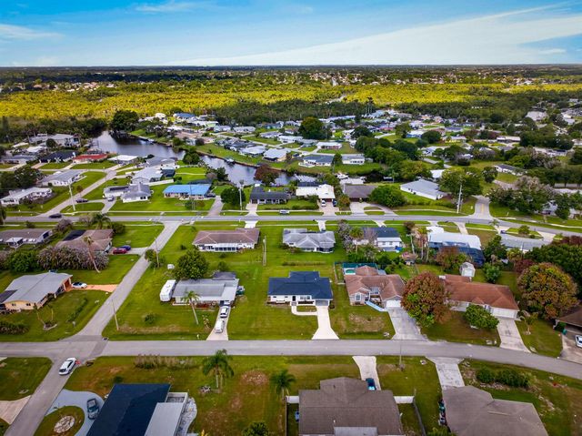 216 W Arbor Avenue, Port St. Lucie, FL 34952