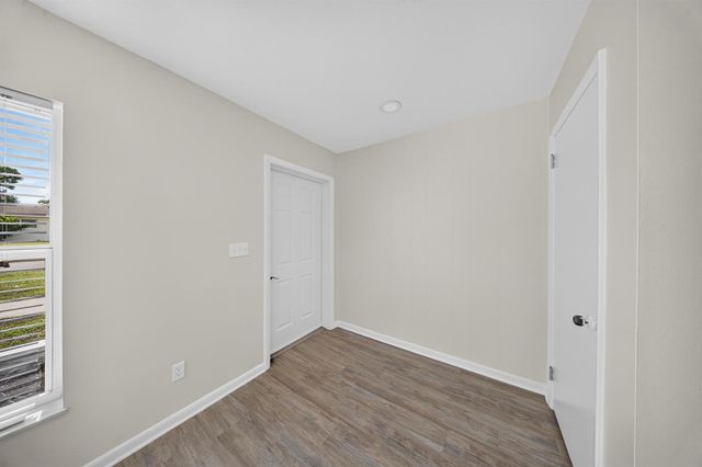 216 W Arbor Avenue, Port St. Lucie, FL 34952