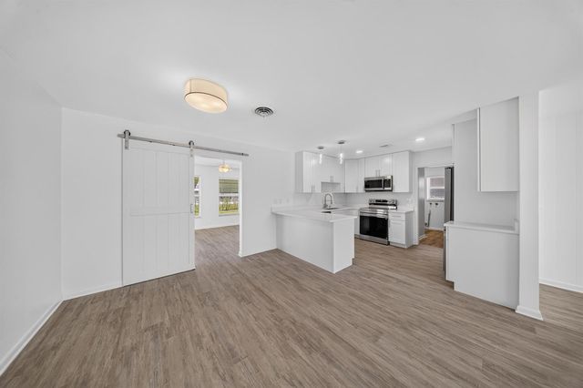 216 W Arbor Avenue, Port St. Lucie, FL 34952