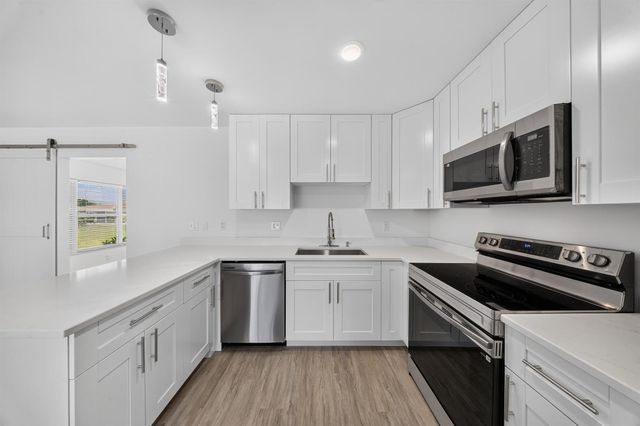 216 W Arbor Avenue, Port St. Lucie, FL 34952