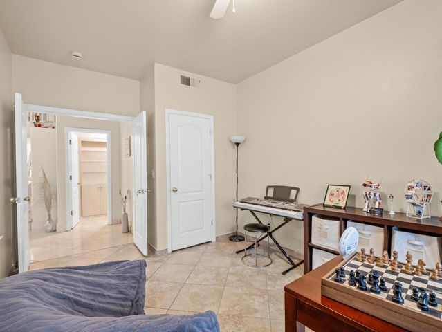 7236 N Bonadelle Avenue, Fresno, CA 93720